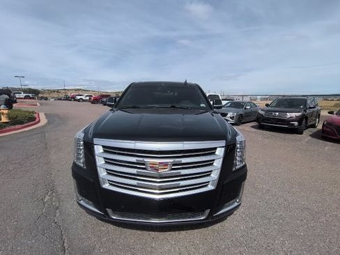 Used 2019 Cadillac Escalade Platinum AWD/4WD image 2