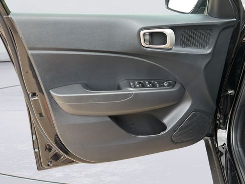 Used 2024 Hyundai Venue SEL FWD image 23