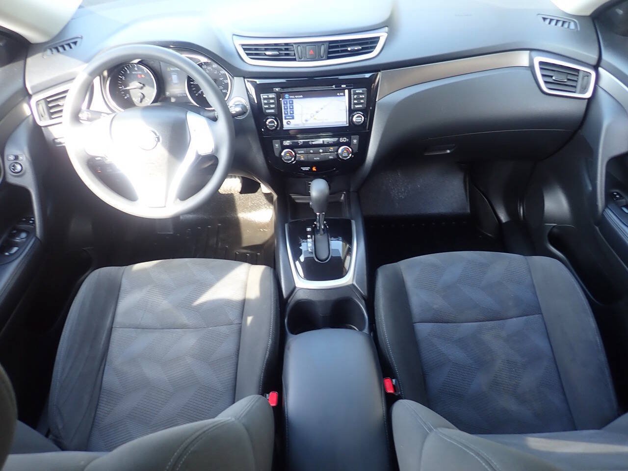Used 2016 Nissan Rogue SV w/ SV Premium Package AWD/4WD image 12