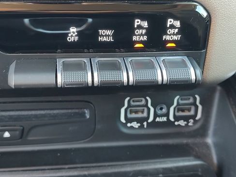 Used 2019 RAM 1500 Laramie AWD/4WD image 18