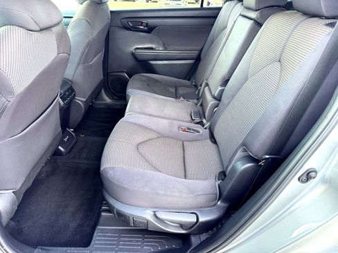 Used 2022 Toyota Highlander LE image 17