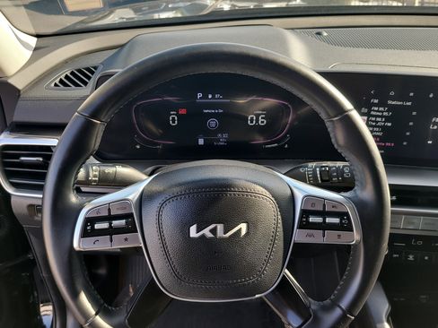 Used 2023 Kia Telluride LX FWD image 27