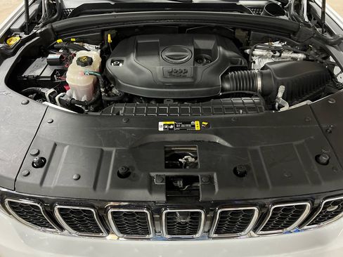 Used 2023 Jeep Grand Cherokee Overland w/ Advanced Protech Group III image 32