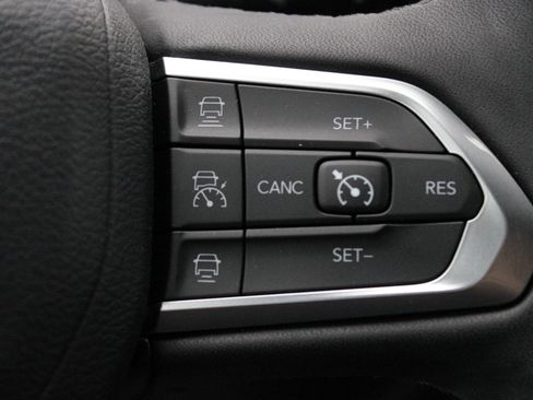 Used 2023 Jeep Compass High Altitude AWD/4WD image 32