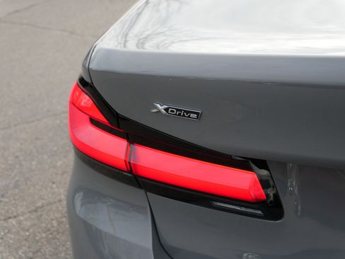 Used 2022 BMW 530i xDrive 530i xDrive w/ M Sport Package image 17