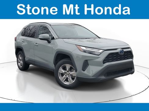 Used 2022 Toyota RAV4 XLE image 1