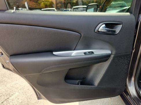 Used 2017 Dodge Journey SE image 37