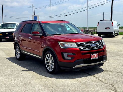 Used 2017 Ford Explorer Limited w/ Equipment Group 301A FWD image 4