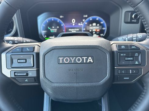 Certified 2025 Toyota Land Cruiser Base image 31