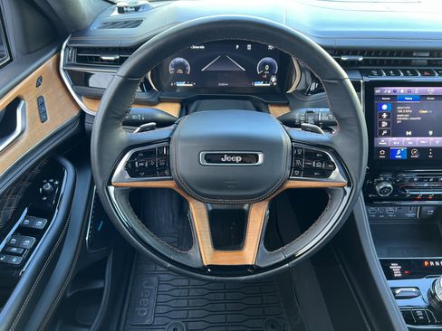 Used 2023 Jeep Grand Cherokee Summit AWD/4WD image 27