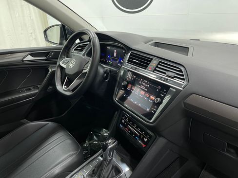 Used 2022 Volkswagen Tiguan SE AWD/4WD image 18