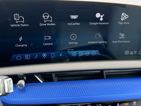 New 2026 Cadillac Optiq Sport 1 w/ LPO, Floor Liner Package AWD/4WD image 22