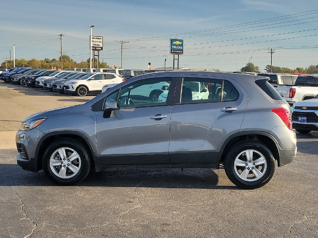 Used 2020 Chevrolet Trax LS FWD image 3