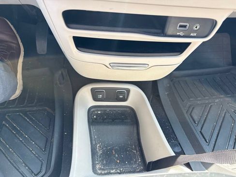 Used 2019 Chrysler Pacifica Touring-L FWD image 26