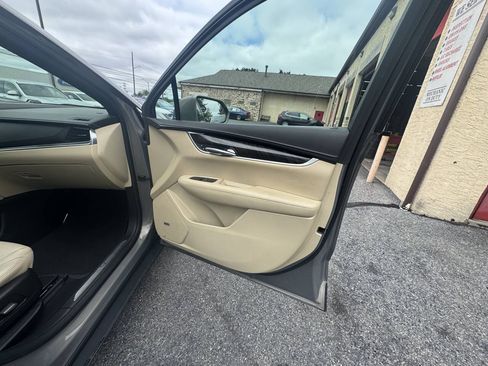 Used 2018 Cadillac XT5 FWD image 19