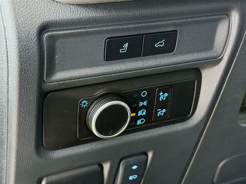 Used 2023 Ford Expedition XLT image 9