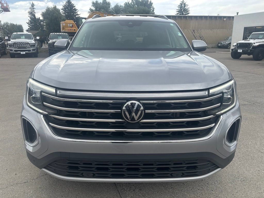 Used 2025 Volkswagen Atlas SE AWD/4WD image 3