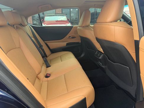 Used 2022 Lexus ES 350 w/ Premium Package FWD image 8