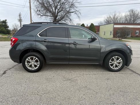Used 2017 Chevrolet Equinox LT w/ Convenience Package image 4