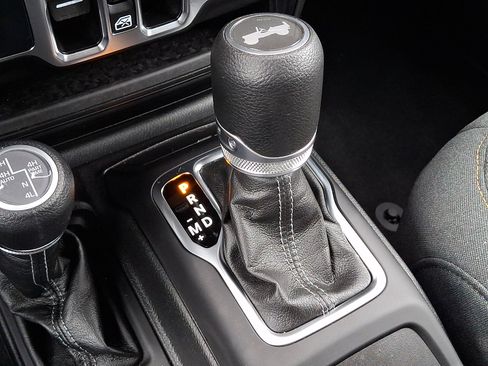 Certified 2025 Jeep Wrangler Unlimited Sahara AWD/4WD image 15