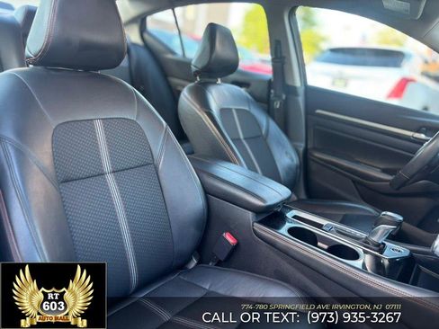 Used 2024 Nissan Altima 2.5 SR FWD image 11