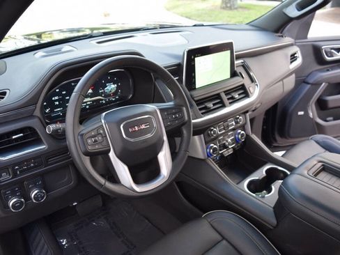 Used 2023 GMC Yukon XL SLT image 38
