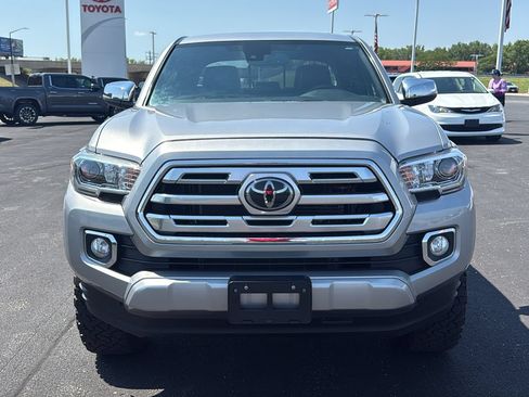 Used 2019 Toyota Tacoma Limited AWD/4WD image 2