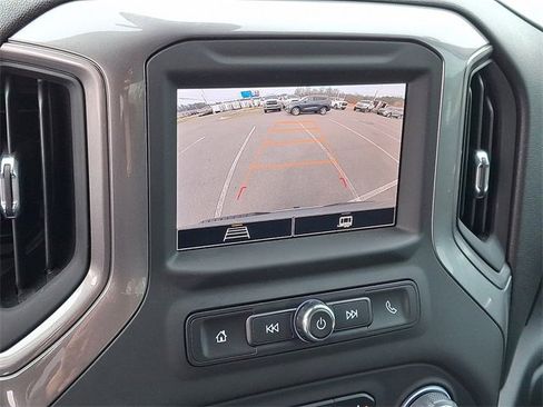 Used 2025 Chevrolet Silverado 1500 Custom image 17