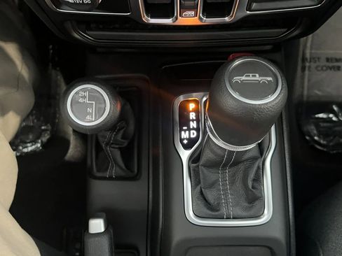 Used 2025 Jeep Gladiator Sport AWD/4WD image 43