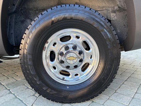 Used 2005 Chevrolet Avalanche 2500 w/ Preferred Equipment Group image 51