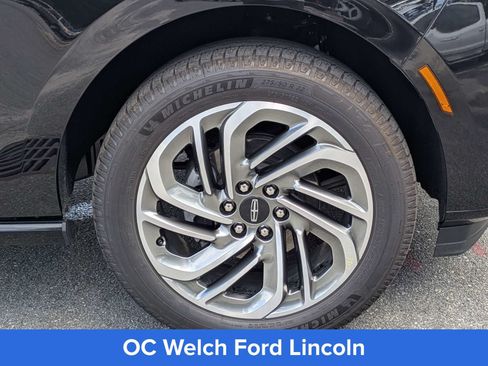 Certified 2026 Lincoln Navigator Reserve AWD/4WD image 8