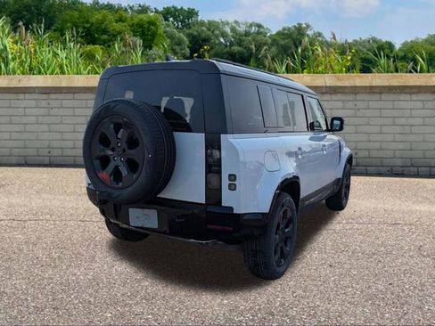 New 2026 Land Rover Defender 110 X-Dynamic SE image 4