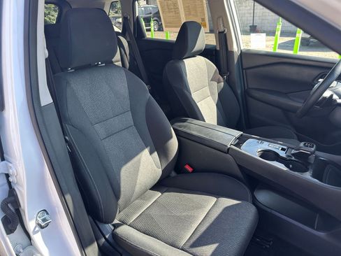 Used 2025 Nissan Rogue SV FWD image 38