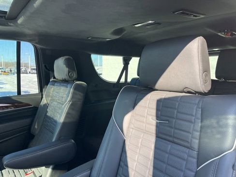 Used 2021 Cadillac Escalade ESV Sport Platinum image 11