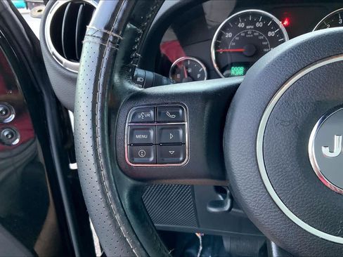 Used 2016 Jeep Wrangler Unlimited Sahara w/ Connectivity Group AWD/4WD image 21