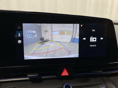 New 2025 Hyundai Elantra SEL image 9