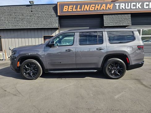Used 2024 Jeep Wagoneer Series II AWD/4WD image 2