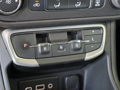 Used 2024 GMC Terrain SLE AWD/4WD image 19