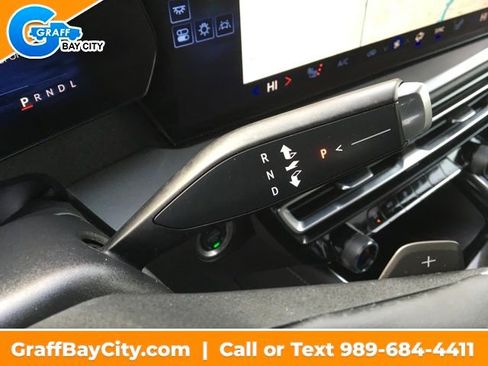 Used 2024 Chevrolet Traverse LT image 23