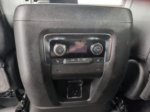 Used 2025 GMC Yukon XL Denali AWD/4WD image 23