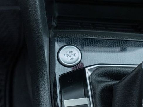 New 2026 Volkswagen Taos SE FWD image 23