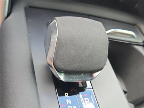 Certified 2025 Land Rover Discovery Dynamic SE AWD/4WD image 18