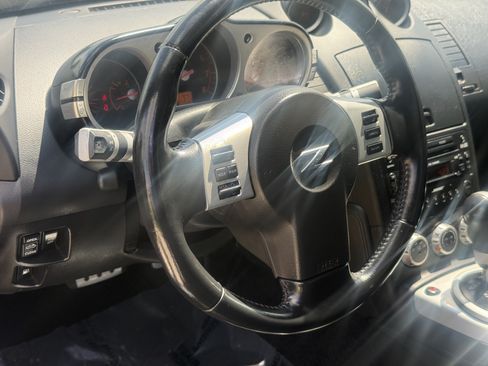 Used 2006 Nissan 350Z Touring RWD image 12