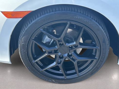Used 2019 Honda Civic Touring image 11
