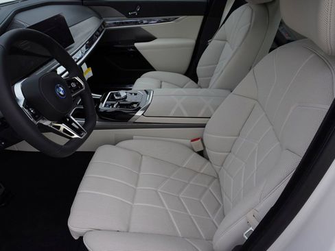 New 2024 BMW i7 xDrive60 image 17