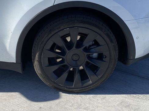 Used 2022 Tesla Model Y Long Range image 6