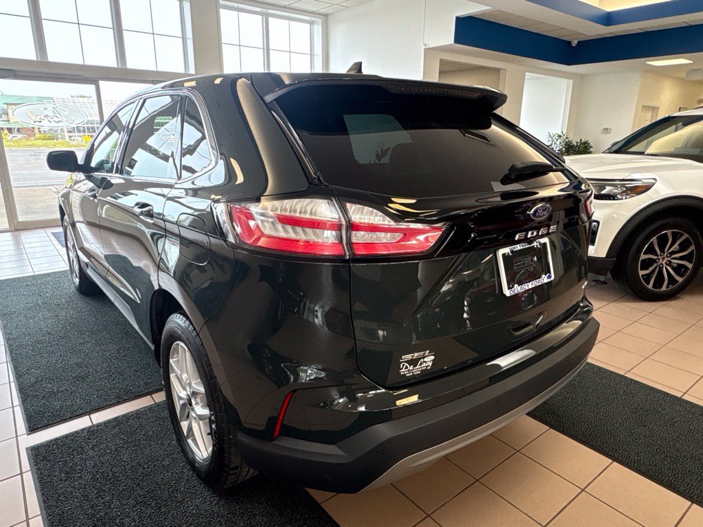 Used 2024 Ford Edge SEL w/ Convenience Package AWD/4WD image 3