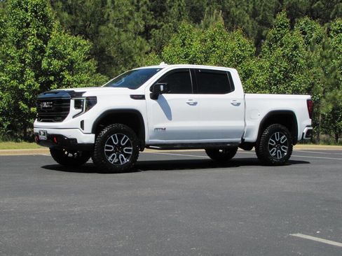 Used 2023 GMC Sierra 1500 AT4 w/ Technology Package image 3