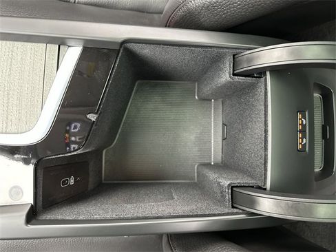 Certified 2025 Volvo XC60 B5 Plus image 21