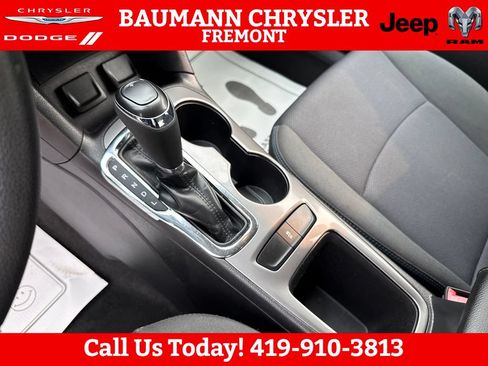 Used 2017 Chevrolet Cruze LT FWD image 23